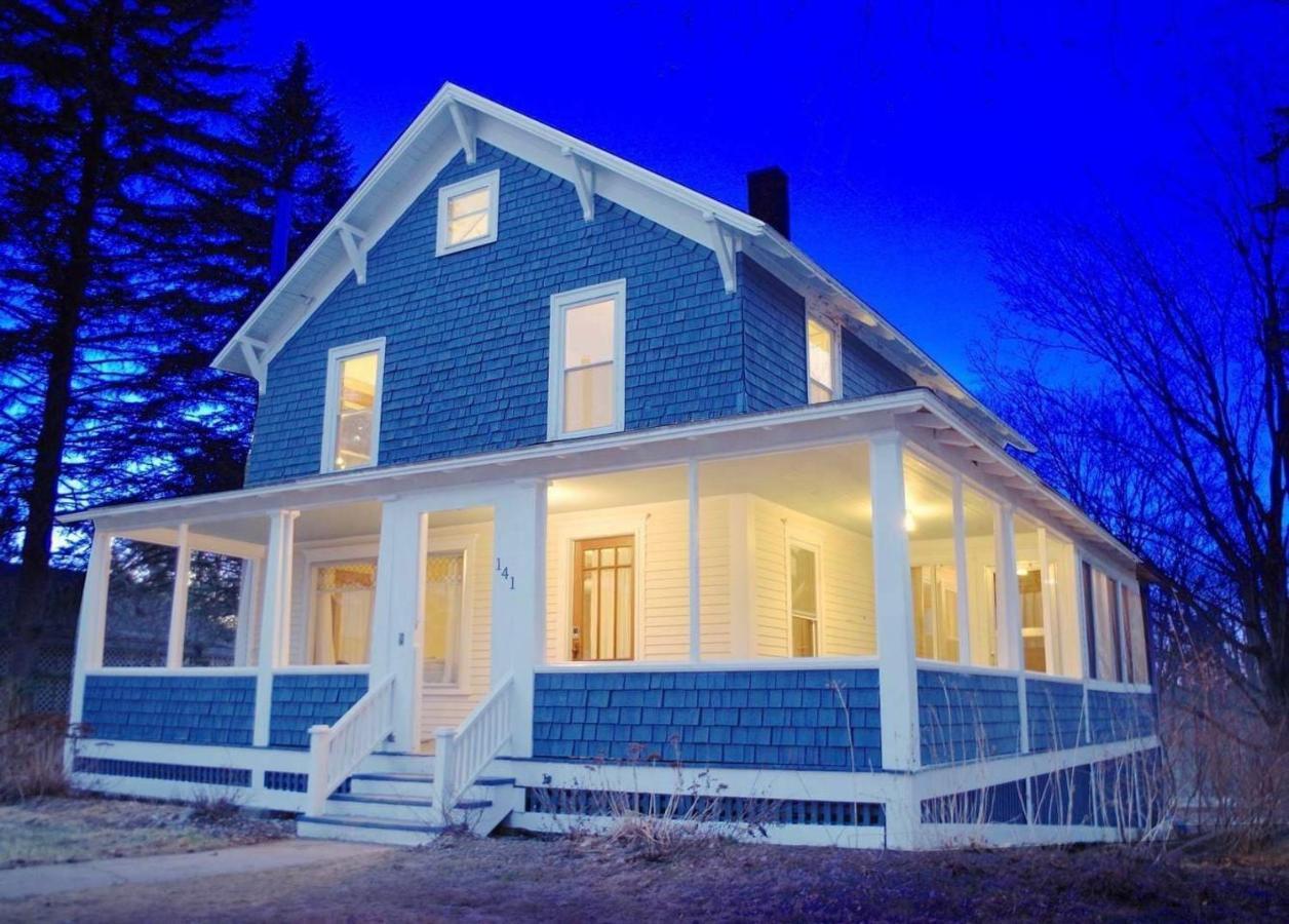 The Craftsman Farmhouse With Modern Flair ベスレヘム エクステリア 写真